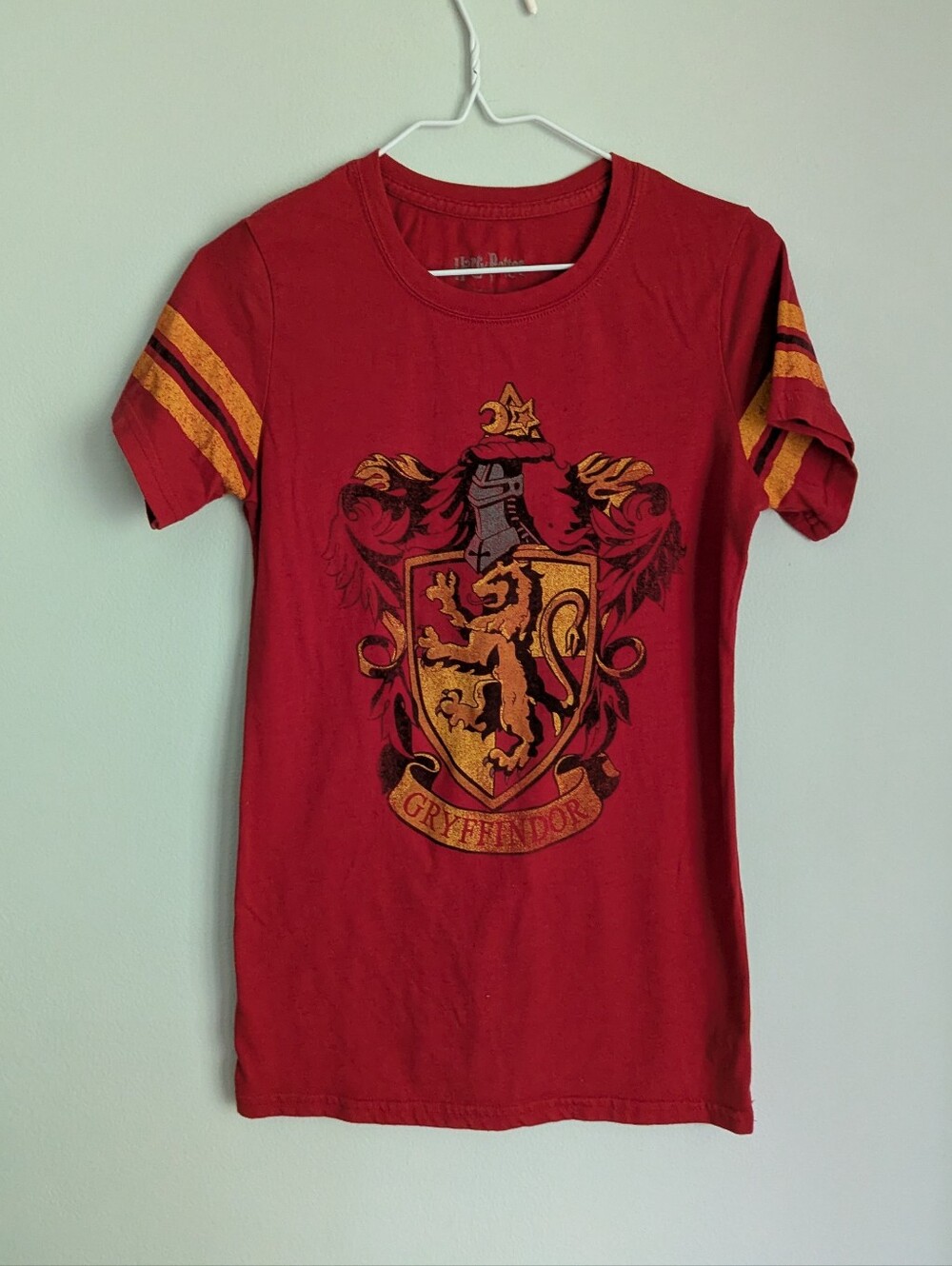 Harry Potter Gryffindor Size Small/Medium (Large) Fitted Stretch T-Shirt Red